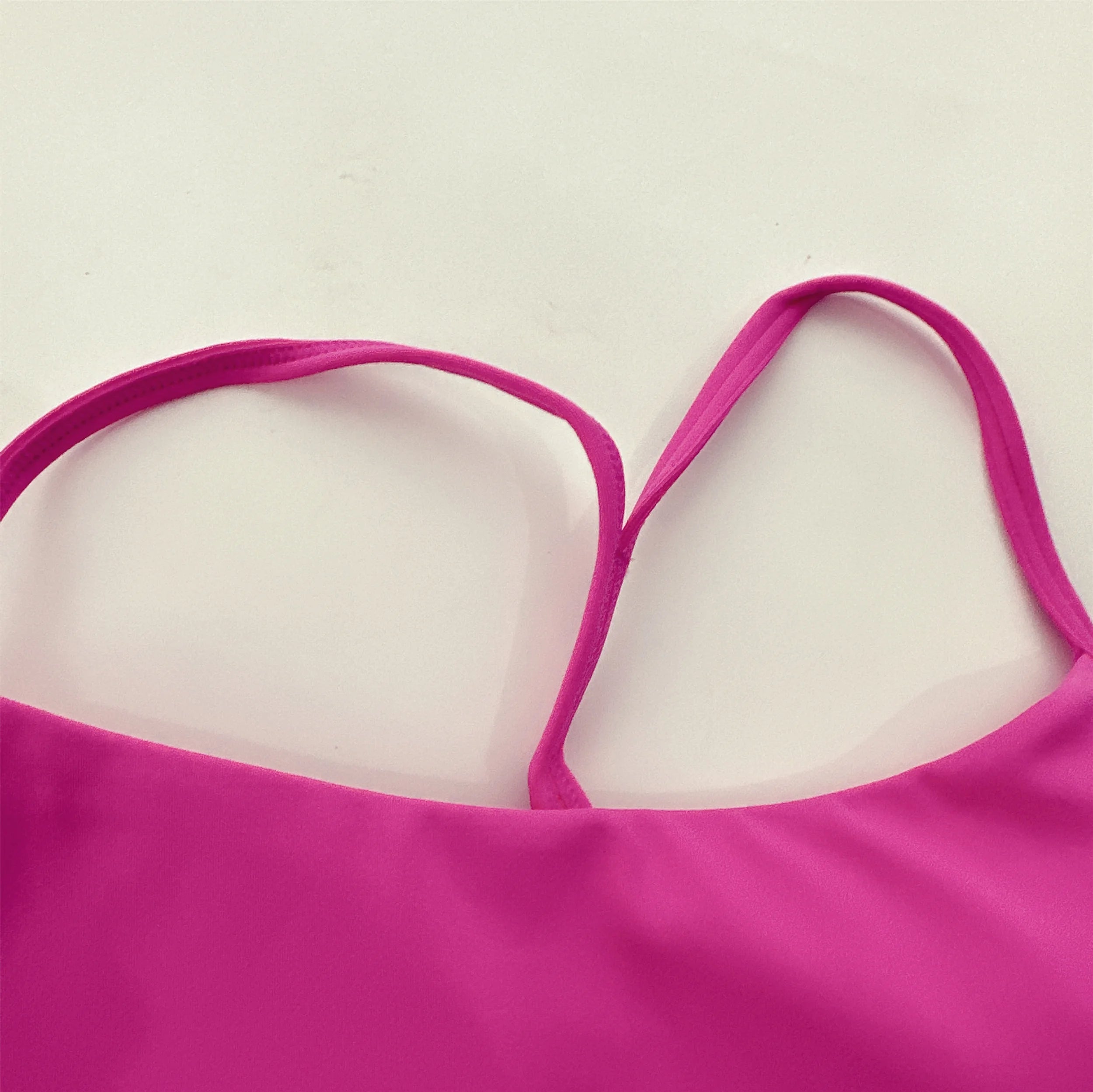 Bravellea Solid Color Y-Line Sports Bra - High Strength Gym Yoga Top with Chest Pad